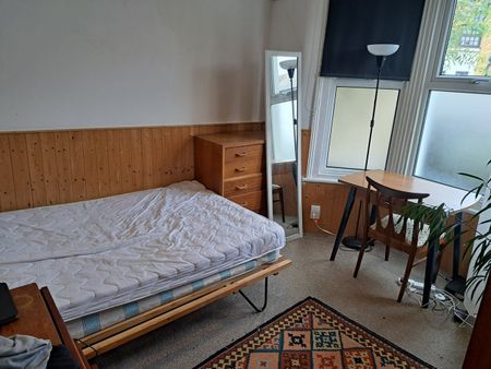 3 Bed End Terrace, Jennings Road, SE22 - Photo 2