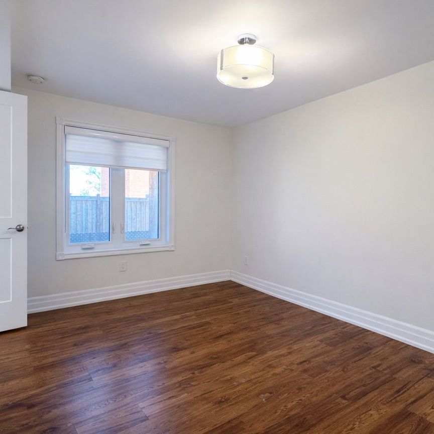 For Lease - 691 Shanahan Boulevard, Newmarket, Ontario - Photo 1