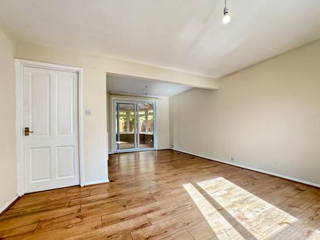 A lovely detached 3 bedroom house, with garage and enclosed rear garden, located at the end of a small cul-de-sac in the popular village of Over. Close to many local amenities, including the primary school and high street. - Photo 2