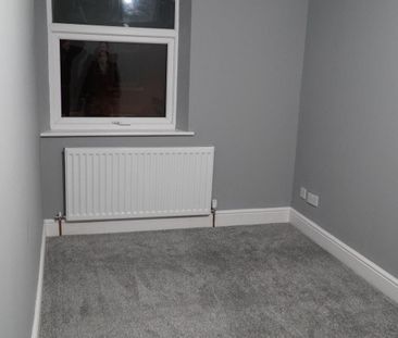 2 Bed Terraced House, Airedale Terrace, LS27 - Photo 2