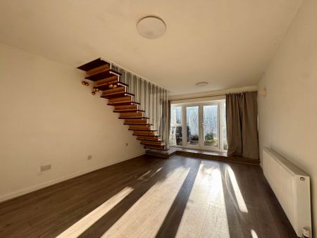 Price £2,250 pcm - Available Now - Part Furnished - Photo 2