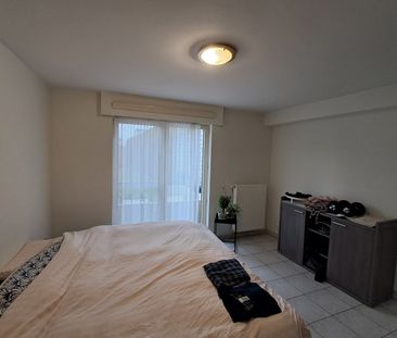 Zeer ruim gelijkvloers appartement met 2 slaapkamers, terras en gar... - Photo 4