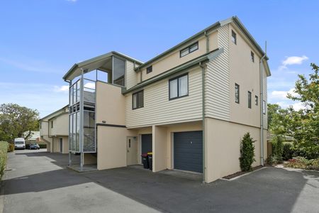 Modern one Bedroom Apartment With Balcony - Photo 3