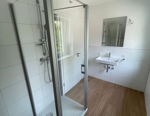 Schöne 3 Zimmer Wohnung mit Parkplatz, Balkon und Garten - Foto 1