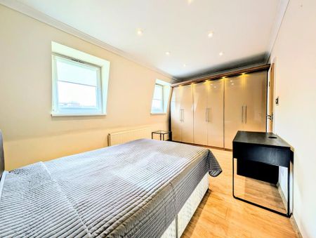 3 bedroom flat to rent - Photo 2