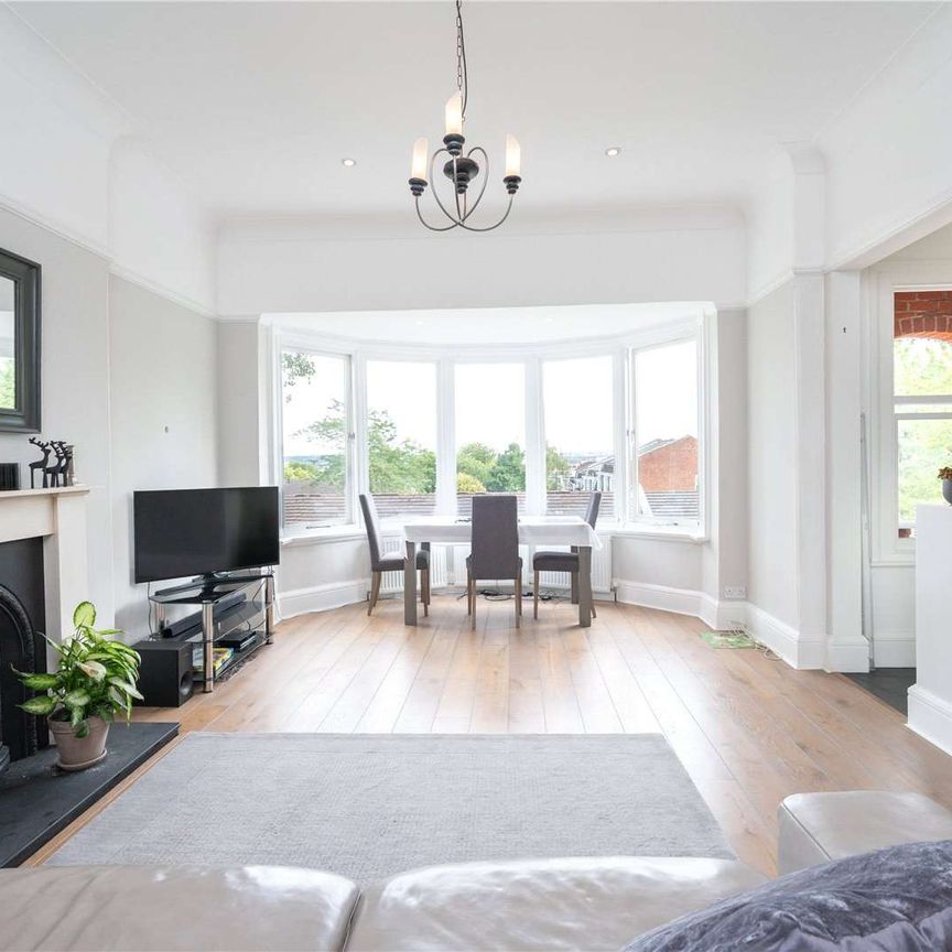 A superbly presented two bedroom apartment with a substantial private garden between Wimbledon Village and town. - Photo 1