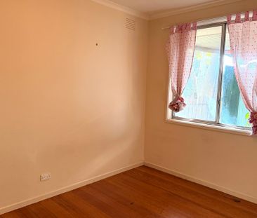 3 Chateau Avenue, Narre Warren VIC - Photo 3