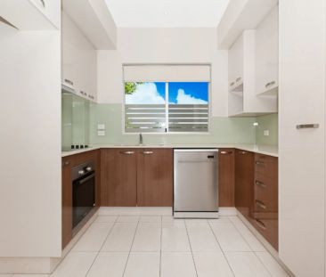 Stunning and Conveniently Located Unit + 2 Car Parks - Photo 5