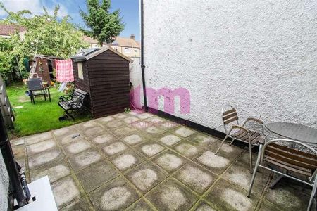 College Road, Grays, RM17 - Photo 3