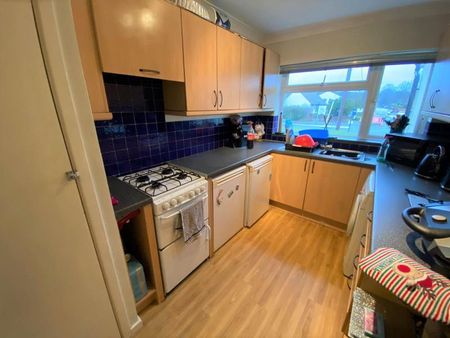 2 bedroom maisonette to rent - Photo 5