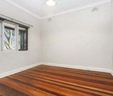 31 Figtree Avenue, Randwick - Photo 2