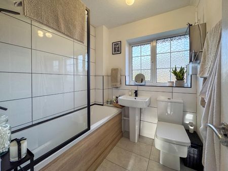 Stapleford, Welwyn Garden City - Photo 2