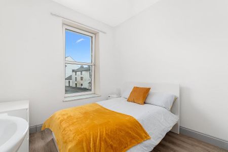 1 bedroom in a house share to rent - Photo 3