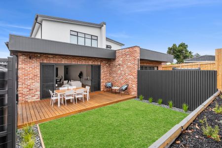 Stunning contemporary oasis in Newtown - Photo 5