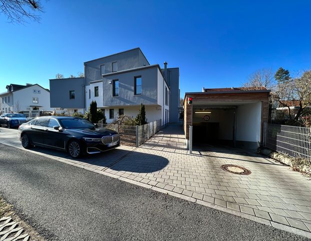 Schicke 2-Zimmer-Erdgeschoss-Wohnung mit schönem Garten und Tiefgaragenstellplatz in beliebter Lage - Photo 1