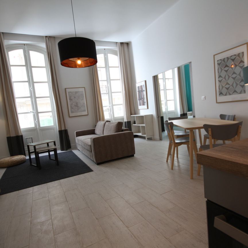 Location Appartement 3 pièces 69m² MARSEILLE 1er - Photo 1