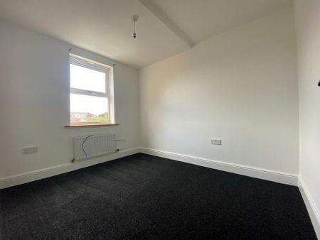 4 bedroom semi-detached house to rent - Photo 2