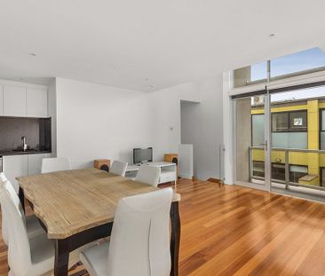 SPACIOUS LOFT IN HEART OF CARLTON! - Photo 4