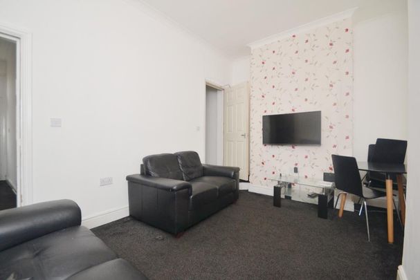 4 bedroom terraced house to rent - Photo 1