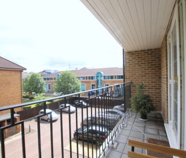 2 Bedroom Apartment, North Road, Wimbledon - Photo 2