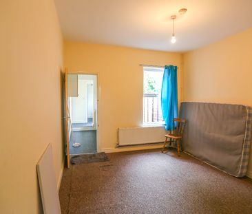 3 Bedroom Terraced House for Rent - Photo 2