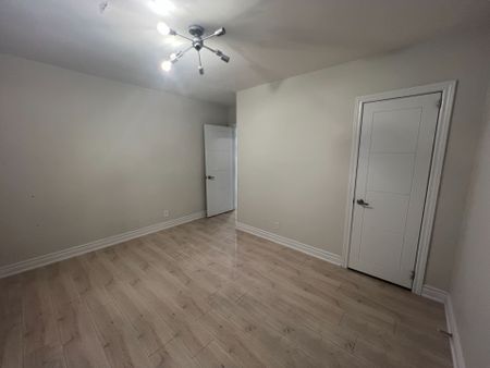 For Lease - 98 Thornton (Main Floor) Avenue, Bradford West Gwillimbury, Ontario - Photo 5