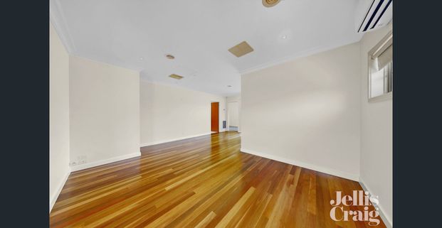 STUNNING SPACIOUS VILLA - Photo 1