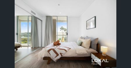 Fully furnished | Rare Three-Bedroom Penthouse with Iconic Views- An Oversized Layout Seldom Found - Photo 3