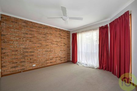 Charming 3-Bedroom Townhouse in a Serene Cul-de-Sac - Photo 5