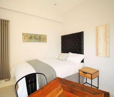 Horse Fair, Banbury, OX16 - Photo 3