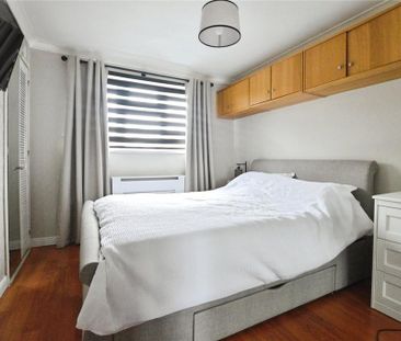 2 bedroom end of terrace house to rent - Photo 3