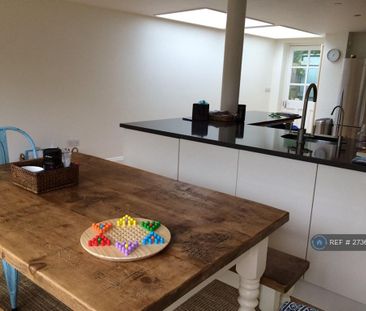 3 bedroom semi-detached house to rent - Photo 6