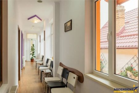 Casa pretabila: rezidential/ comercial/ servicii Central, Fagaras - Fotografie 2