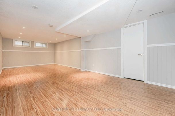 Detached Home For Lease | X8128974 - Photo 1