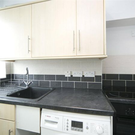 1 bedroom flat in London - Photo 4