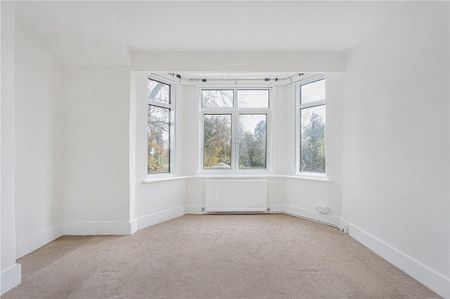 A detached four bedroom house situated within the Village of South Heath - Photo 4