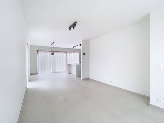 Moderne Nieuwbouwwoning (HOB) met 3 SLPK, Tuin én Carport! - Photo 1