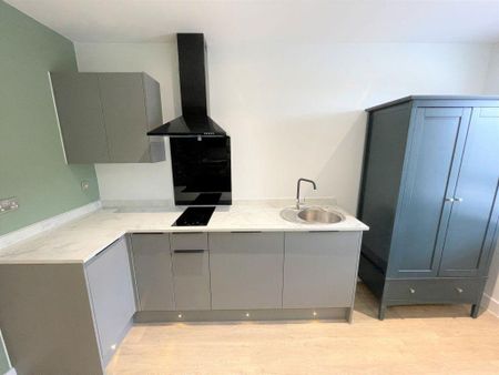 1 bedroom in a house share to rent - Photo 3