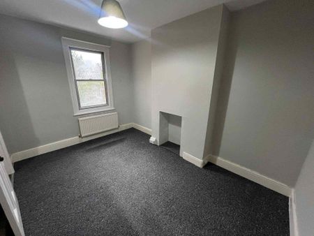 3 bedroom end of terrace house to rent - Photo 3