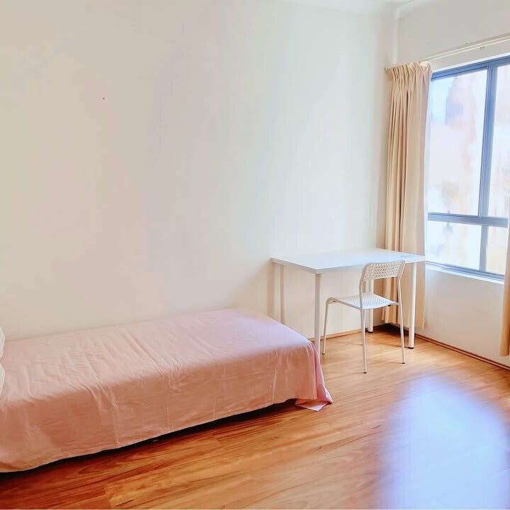 East Perth - Photo 2