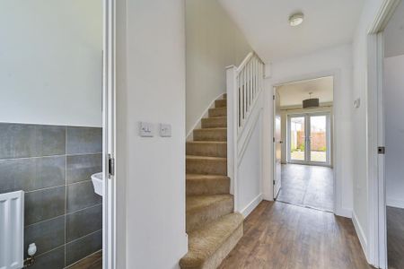 3 bedroom semi-detached house to rent - Photo 4