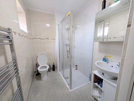 1 bedroom in a house share to rent - Photo 5