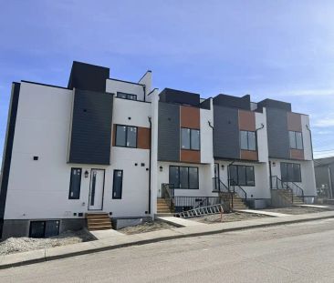 brand new Townhouse in excellent location! Shaganappi close to ever... - Photo 1