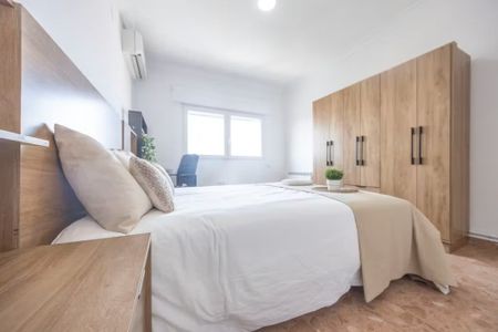 Plaça d'Hondures, Valencia, Valencian Community 46022 - Photo 2