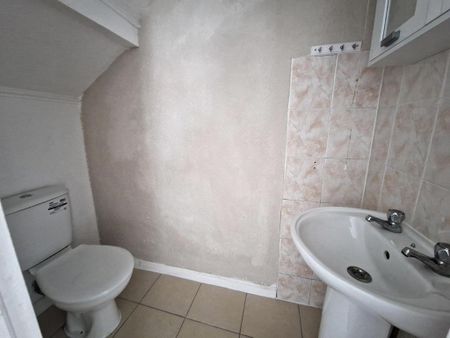 3 bedroom semi-detached house to rent - Photo 4