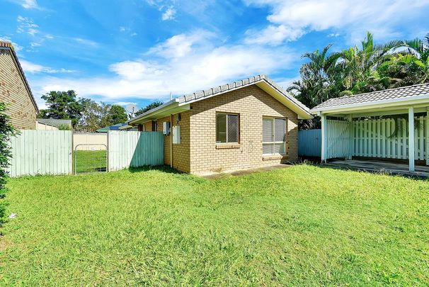 BEAUTIFUL THREE BEDROOM FAMILY HOME - Photo 1