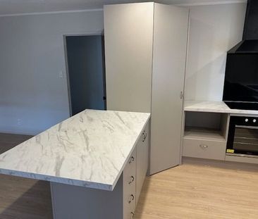 One Level Family Home in Unsworth Heights - Photo 3