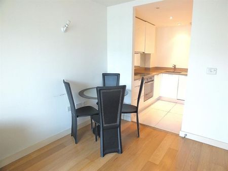 1 bedroom Flat To Let - Photo 4
