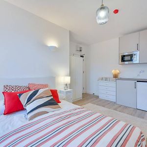 Studio to rent - Photo 2