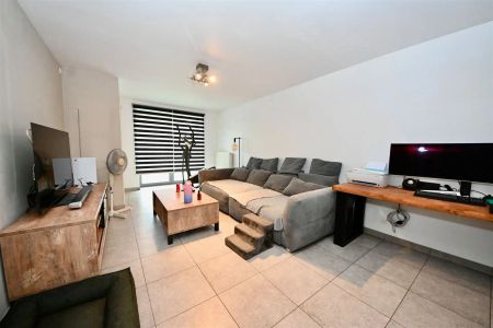 Woning met 4 slaapkamers en garage. - foto 2